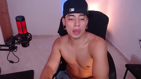 Snapshot of saenz_hotx chatting on 10.02.25 saenz_hotx online show from 10.02.25