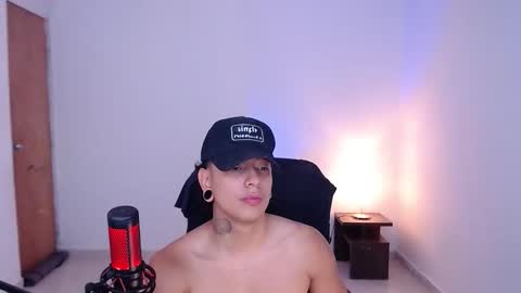 Snapshot of saenz_hotx chatting on 10.09.25 saenz_hotx online show from 10.09.25