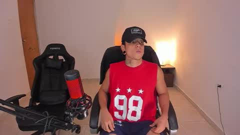 Snapshot of saenz_hotx chatting on 11.02.25 saenz_hotx online show from 11.02.25