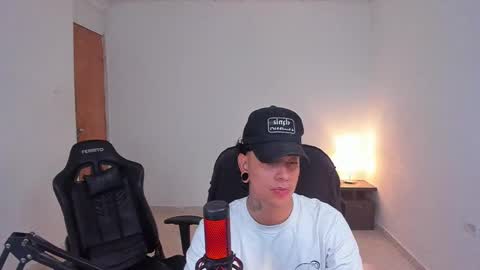 Snapshot of saenz_hotx chatting on 11.06.25 saenz_hotx online show from 11.06.25