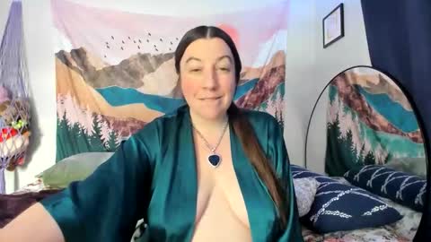 Snapshot of saggiemaggie chatting on 02.14.26 saggiemaggie online show from 02.14.26