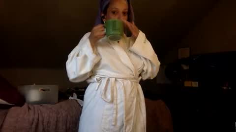 Snapshot of saggy888 chatting on 09.15.25 MistressLady online show from 09.15.25