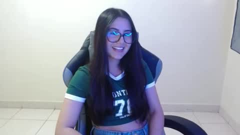 Snapshot of sahaliefox_ chatting on 10.12.25 Sahaliefox  online show from 10.12.25