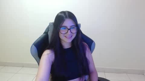 Snapshot of sahaliefox_ chatting on 10.13.25 Sahaliefox  online show from 10.13.25