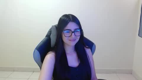 Snapshot of sahaliefox_ chatting on 10.18.25 Sahaliefox  online show from 10.18.25