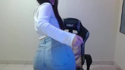 Snapshot of sahaliefox_ chatting on 10.19.25 Sahaliefox  online show from 10.19.25