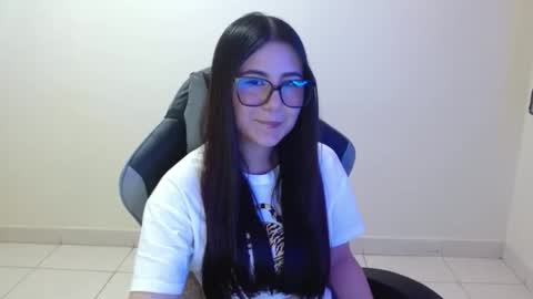 Snapshot of sahaliefox_ chatting on 10.20.25 Sahaliefox  online show from 10.20.25