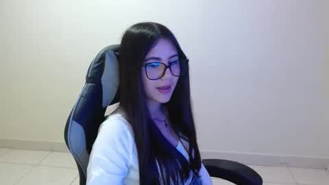 Snapshot of sahaliefox_ chatting on 10.21.25 Sahaliefox  online show from 10.21.25