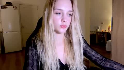 Snapshot of sailormoon666_ chatting on 10.14.25 Sofia online show from 10.14.25