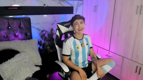 Snapshot of saimonvela chatting on 04.16.26 Juan online show from 04.16.26