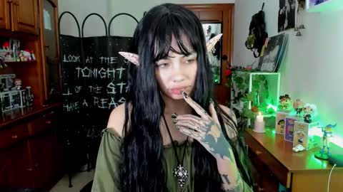 Snapshot of sakaexxx chatting on 12.14.25 online show from 12.14.25