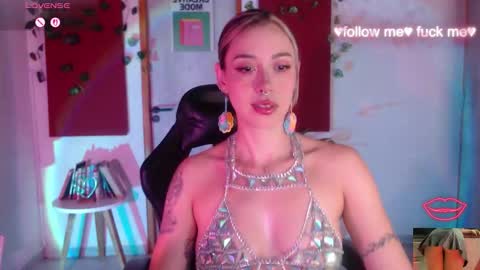 Snapshot of sakuraa_beauty chatting on 11.28.25 Sakura online show from 11.28.25