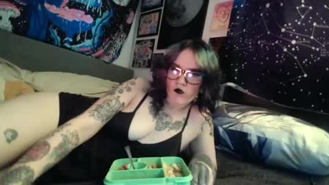 salemsslut online show from 12.13.24