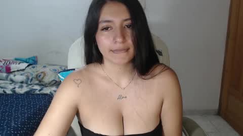 Snapshot of saliha_ chatting on 12.31.24 saliha online show from 12.31.24