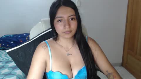 Snapshot of saliha_ chatting on 01.18.25 saliha online show from 01.18.25
