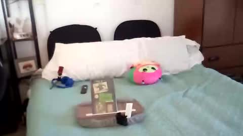 salis1981 online show from 10.18.25