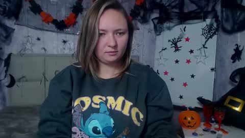 Snapshot of sallyverda chatting on 10.22.25 Sally online show from 10.22.25