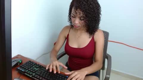 Snapshot of salome_18_big_tits chatting on 10.25.25 salome_18_big_tits online show from 10.25.25