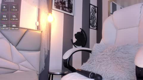 salome__evans online show from 12.04.24