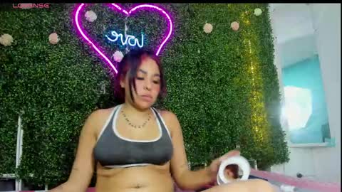 Snapshot of salome_domi chatting on 01.20.25 salome online show from 01.20.25