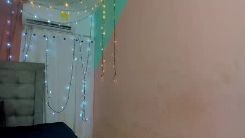 Snapshot of salome_domi chatting on 01.24.25 salome online show from 01.24.25