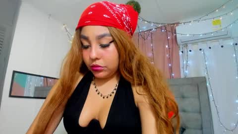 Snapshot of salome_domi chatting on 02.15.25 salome online show from 02.15.25