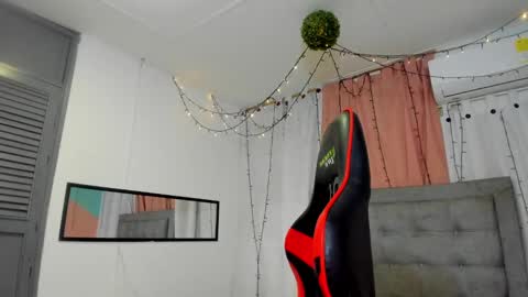 Snapshot of salome_domi chatting on 02.23.25 salome online show from 02.23.25