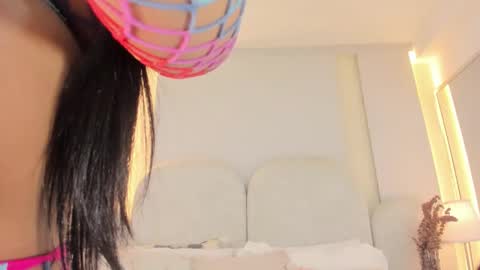 Snapshot of salomebell chatting on 09.18.25   online show from 09.18.25