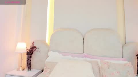 Snapshot of salomebell chatting on 09.27.25   online show from 09.27.25