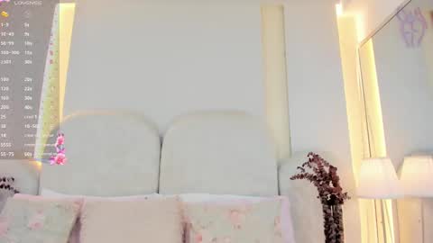 Snapshot of salomebell chatting on 10.16.25   online show from 10.16.25