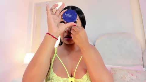 Snapshot of salomebell chatting on 10.17.25   online show from 10.17.25