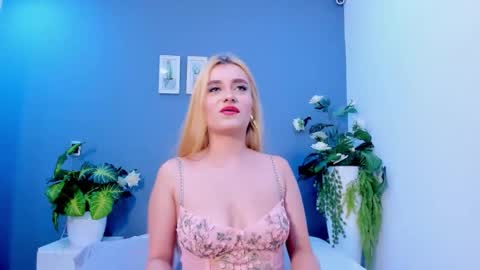 Snapshot of salomelarzon chatting on 04.27.26 Salome Larzon online show from 04.27.26