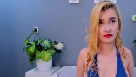 Snapshot of salomelarzon chatting on 05.08.26 Salome Larzon online show from 05.08.26