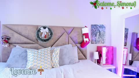 Snapshot of salomesimos1 chatting on 12.15.24 Salome online show from 12.15.24