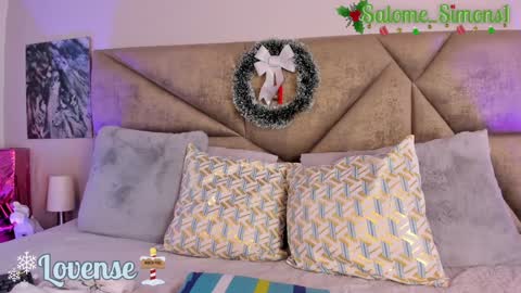 Snapshot of salomesimos1 chatting on 12.20.24 Salome online show from 12.20.24