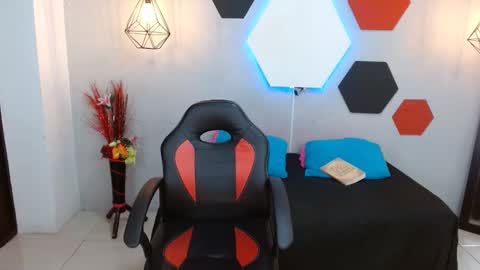 Snapshot of salomeswet chatting on 01.18.25 martina online show from 01.18.25