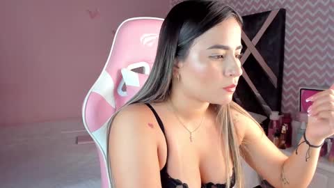 Snapshot of saloome_miller chatting on 01.17.25 Salome online show from 01.17.25