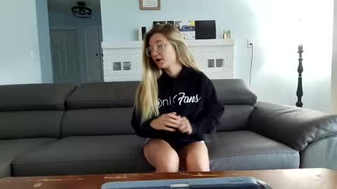 Salty Captain 69  Hat Girl 69 online show from 10.27.25