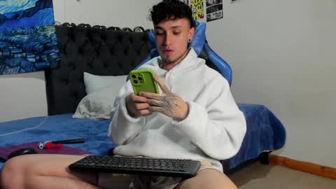 Snapshot of salvatore_dereck chatting on 12.23.24   online show from 12.23.24