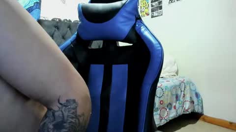 Snapshot of salvatore_dereck chatting on 02.19.25   online show from 02.19.25