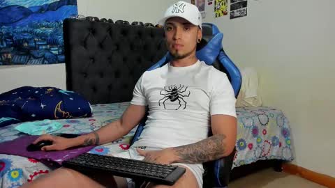 Snapshot of salvatore_dereck chatting on 03.01.25   online show from 03.01.25