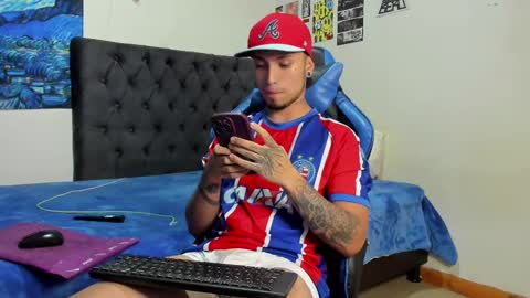 Snapshot of salvatore_dereck chatting on 03.05.25   online show from 03.05.25