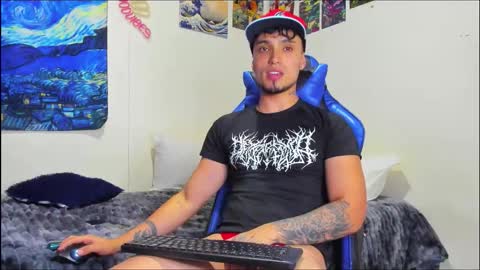 Snapshot of salvatore_dereck chatting on 10.04.25   online show from 10.04.25