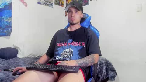 Snapshot of salvatore_dereck chatting on 10.17.25   online show from 10.17.25