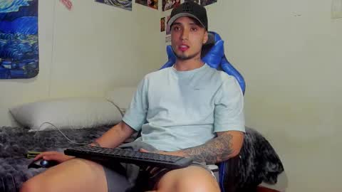 Snapshot of salvatore_dereck chatting on 10.20.25   online show from 10.20.25