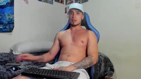 Snapshot of salvatore_dereck chatting on 10.27.25   online show from 10.27.25