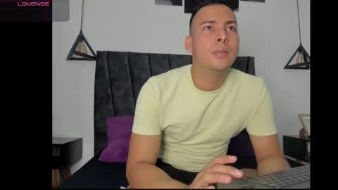 Snapshot of sam_boy_kinky chatting on 09.14.25 sam_boy_kinky online show from 09.14.25