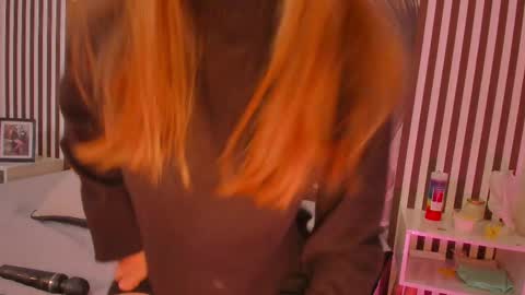 Snapshot of samaantha_white_ chatting on 09.20.25 Samaantha online show from 09.20.25