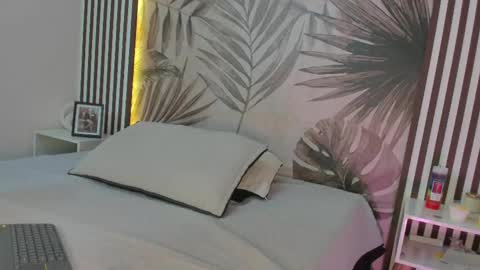 Snapshot of samaantha_white_ chatting on 09.21.25 Samaantha online show from 09.21.25