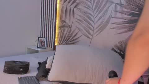 Snapshot of samaantha_white_ chatting on 09.24.25 Samaantha online show from 09.24.25